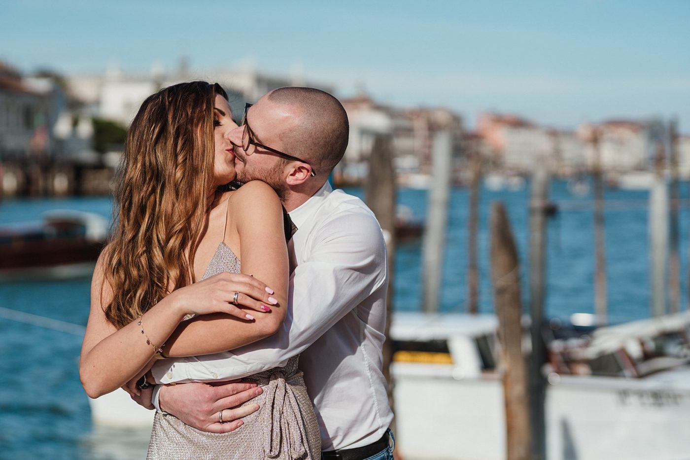 romantic engagement shooting in Venice