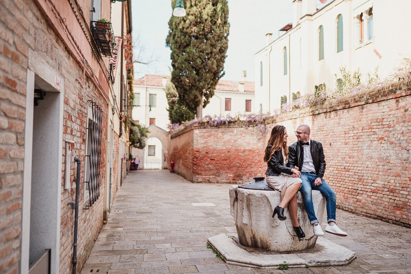 romantic engagement shooting in Venice